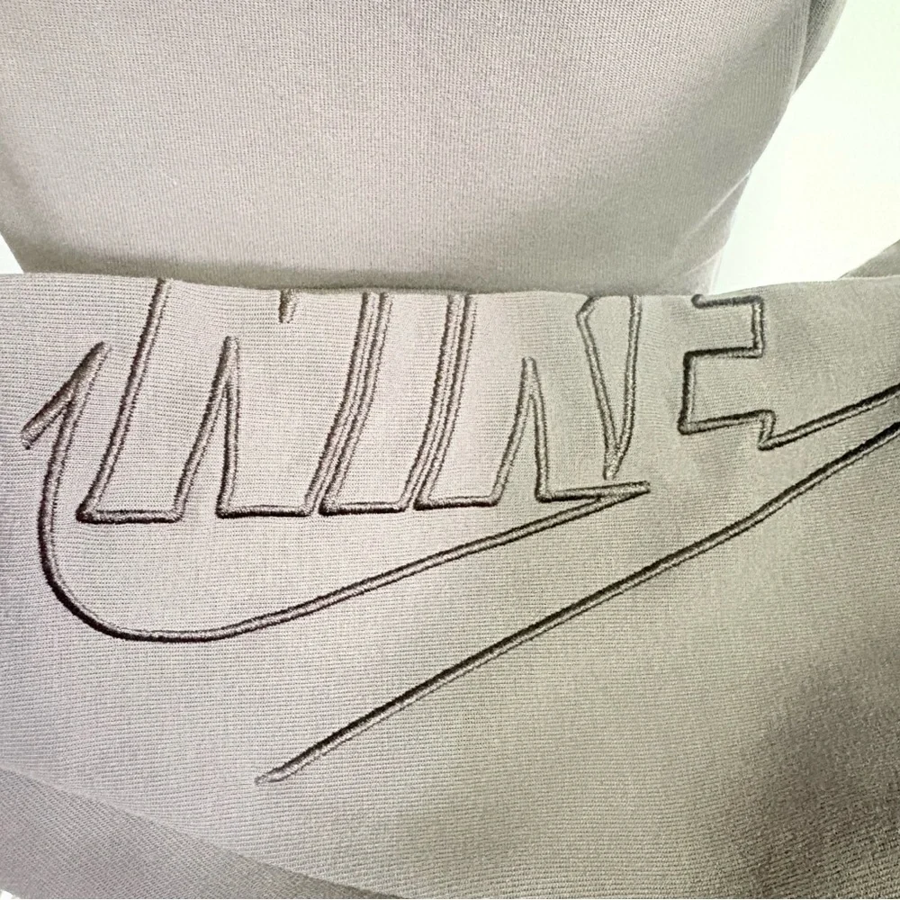 Nike Tech Set - Picture 11 of 12